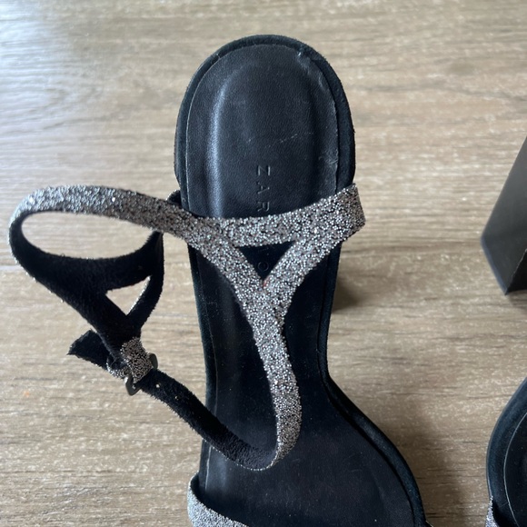 Zara woman’s sliver black stripe heels sandals - Picture 3 of 12